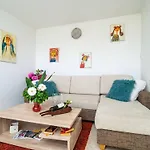Apartments & Rooms Mara & Petrunjela - One Bedroom Apartment With Garden