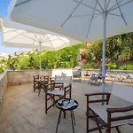 Apartments Aura - Comfort Studio Apartment E With Shared Swimming Pool