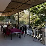 Rooms Villa Basica