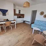 Cozy Apartment In Sveti Filip I Jakov With Wifi