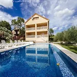 Spacious Holiday Home With Private Infinity Pool Superb Garden Terrace Bbq
