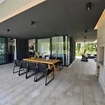Villa Eta