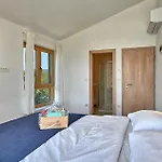 4 Bedroom Stunning Home In Turanj