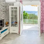 2 Bedroom Beautiful Home In Komarna