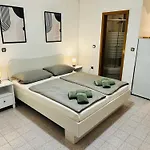 Apartment Schwarz In Petrcane I
