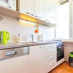 Lanterna Puntamika Apt. Near Beach
