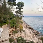 Villa Moro: Beachfront Privacy