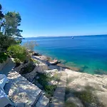 Villa Moro: Beachfront Privacy