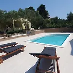 Relax House