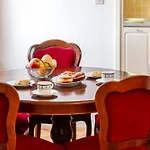 Maria'S Sunshine Place