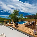 Calming Area Villa With Infinity Pool
