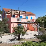 Ferienhaus In Dobropoljana Mit Freiterrasse