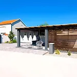 Modern Villa M&M, Zaton