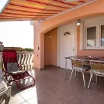 1 Bedroom Cozy Apartment In Vir