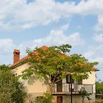 3 Bedroom Beautiful Home In Debeljak