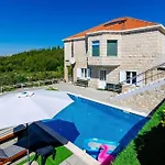 Idylic Escape House With Pool