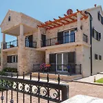 6 Bedroom Stunning Home In Lumbarda