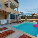 2 Bedroom Awesome Apartment In Biograd