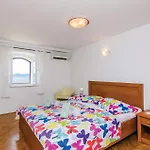 4 Bedroom Cozy Home In Slano