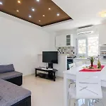 4 Bedroom Cozy Home In Slano