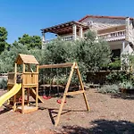 Pet Friendly Home In Brna With Kitchen