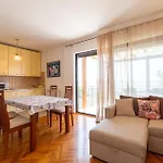 Awesome Home In Rtina With House Sea View