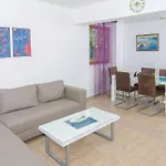 Cozy Home In Zuljana With Kitchen