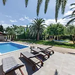 Amazing Home In Zdrelac With Wifi