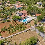 3 Bedroom Amazing Home In Mravnica