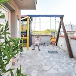 8 Bedroom Nice Home In Kakma