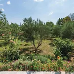 5 Bedroom Beautiful Home In Lisane Ostrovicke