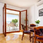 3 Bedroom Gorgeous Apartment In Maslenica