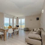 Cozy Apartment In Povljana With House Sea View