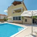Beautiful Apartment In Biograd With Wifi