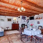 Cozy Home In Mokalo With House Sea View