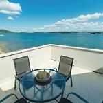 Cozy Home In Tkon With Wifi