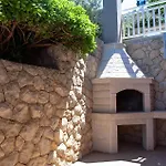 Cozy Apartment In Prigradica With House Sea View