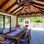 Beautiful Home In Gromaca With Wifi