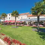 2 Bedroom Gorgeous Apartment In Pakostane