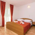 Beautiful Home In Pakostane With Jacuzzi