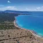 Gorgeous Apartment In Kolan With House Sea View