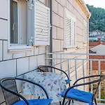 Stunning Apartment In Racisce With Wifi