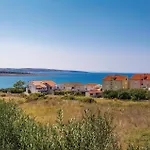 Awesome Apartment In Povljana With Kitchen