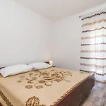 Stunning Apartment In Mandre With Wifi