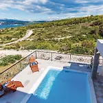 Stunning Home In Novigrad With Wifi