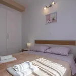 1 Bedroom Lovely Apartment In Komarna