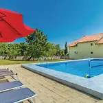 Gorgeous Home In Lisicic With Wifi