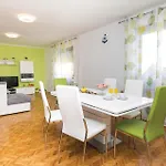 5 Bedroom Cozy Home In Suhovare