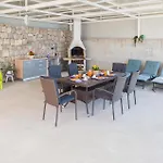3 Bedroom Lovely Home In Plat