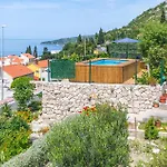3 Bedroom Lovely Home In Plat